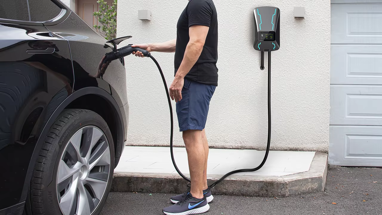 OEM Custom 32A Single Phase 7KW Intelligent Voice-Controlled Charging Station Wallbox Electric Vehicle Ev IP55 Safe Charger