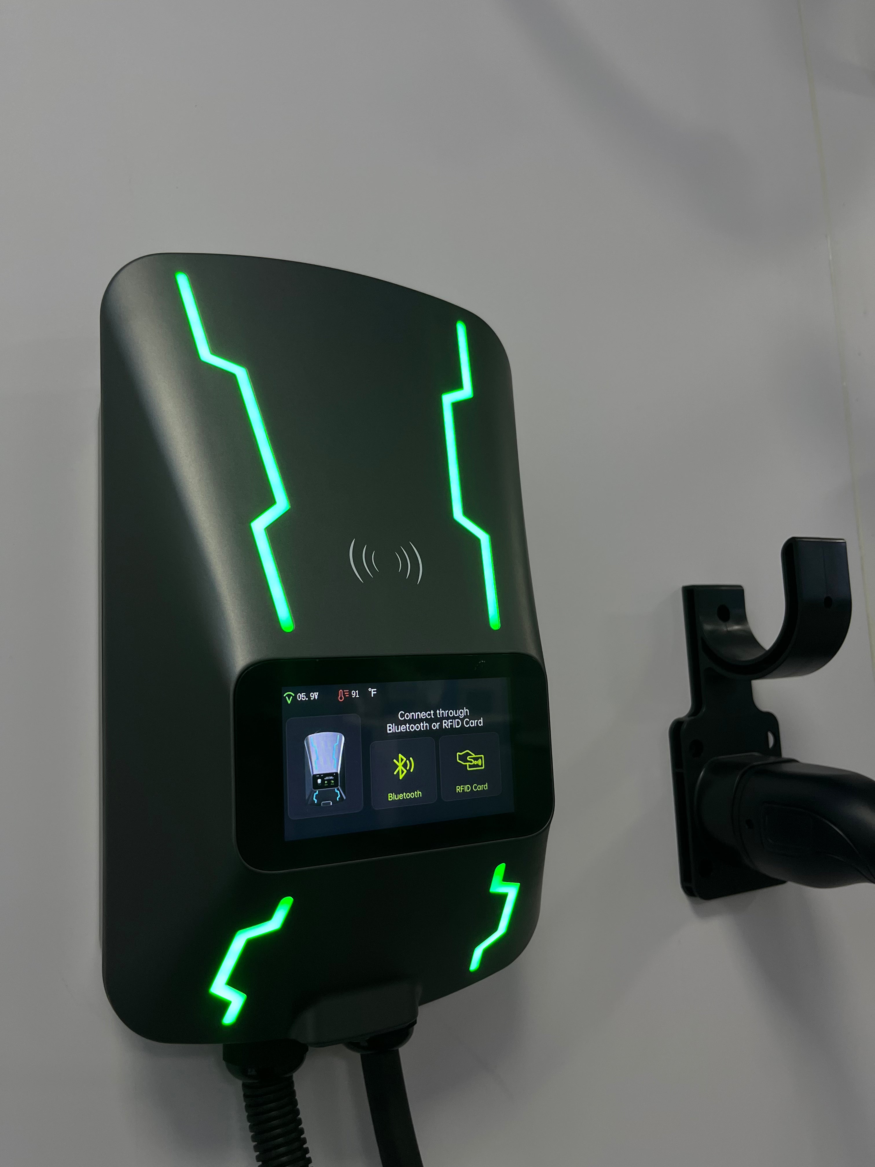 OEM Custom 32A Single Phase 7KW Intelligent Voice-Controlled Charging Station Wallbox Electric Vehicle Ev IP55 Safe Charger