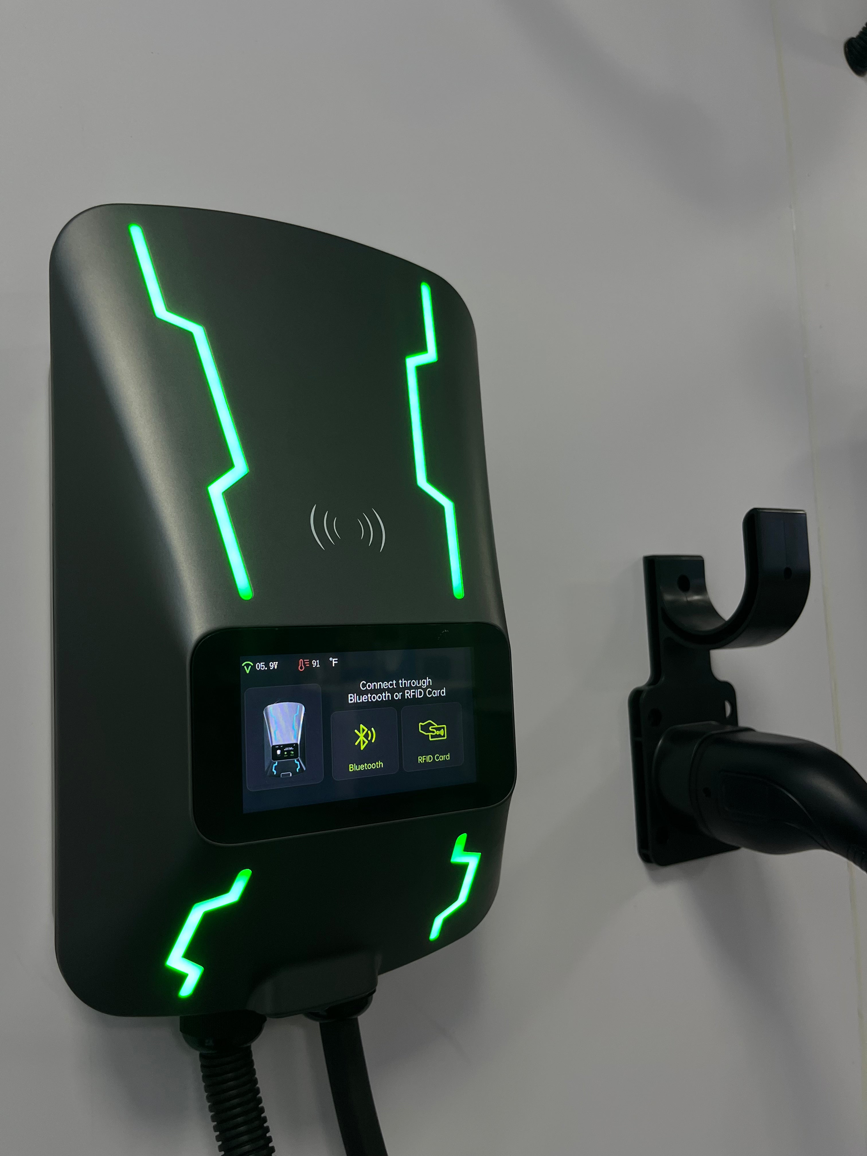 OEM Custom 32A Single Phase 7KW Intelligent Voice-Controlled Charging Station Wallbox Electric Vehicle Ev IP55 Safe Charger