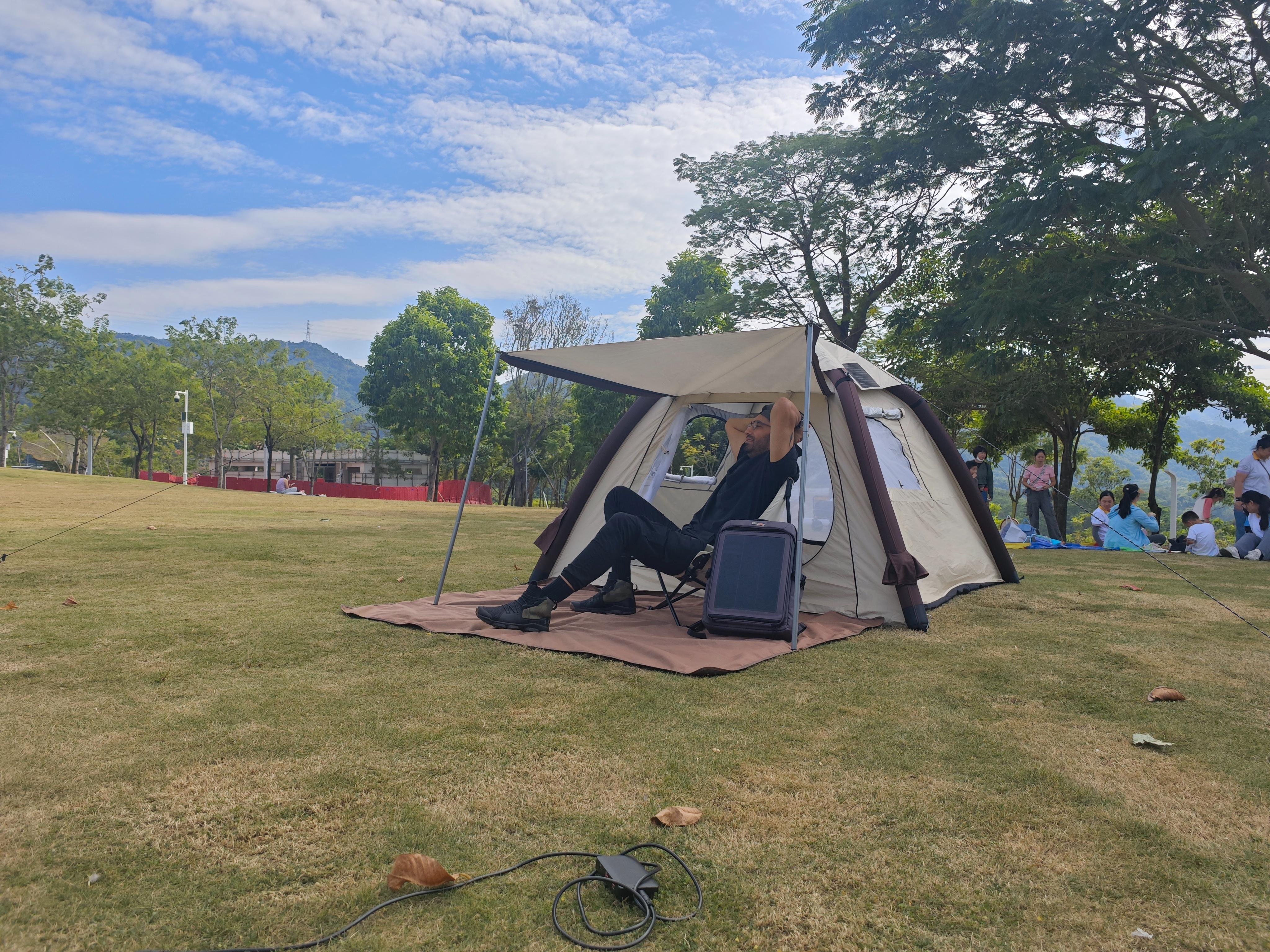 52W Automatic Inflatable Solar Tent